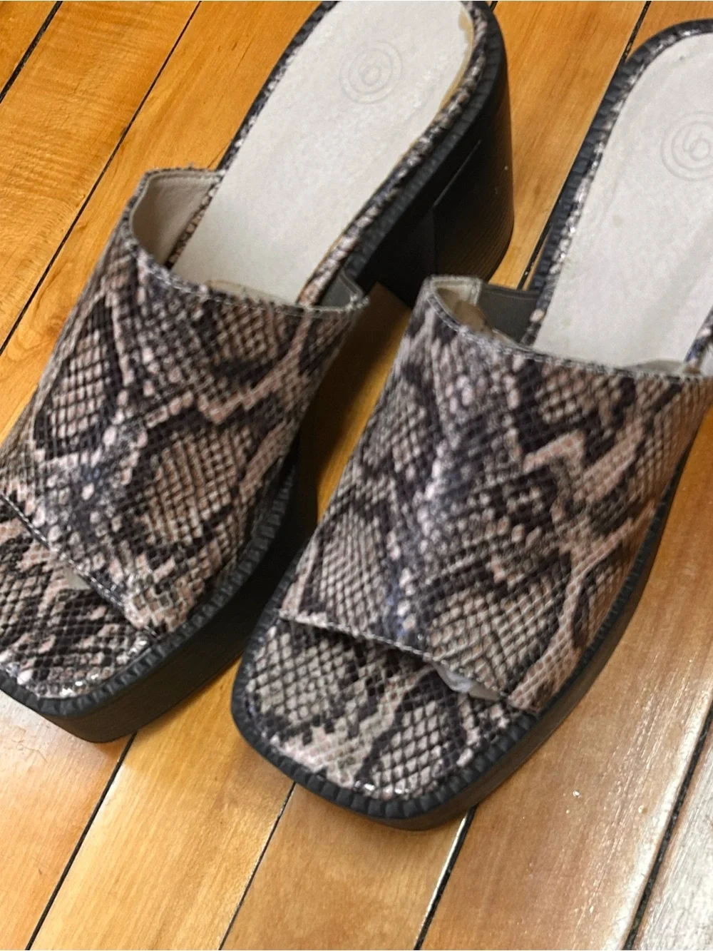 Urban Outfitters Paloma Snakeskin Platform Mule Block Heel Sz 9 Y2K Retro Disco
